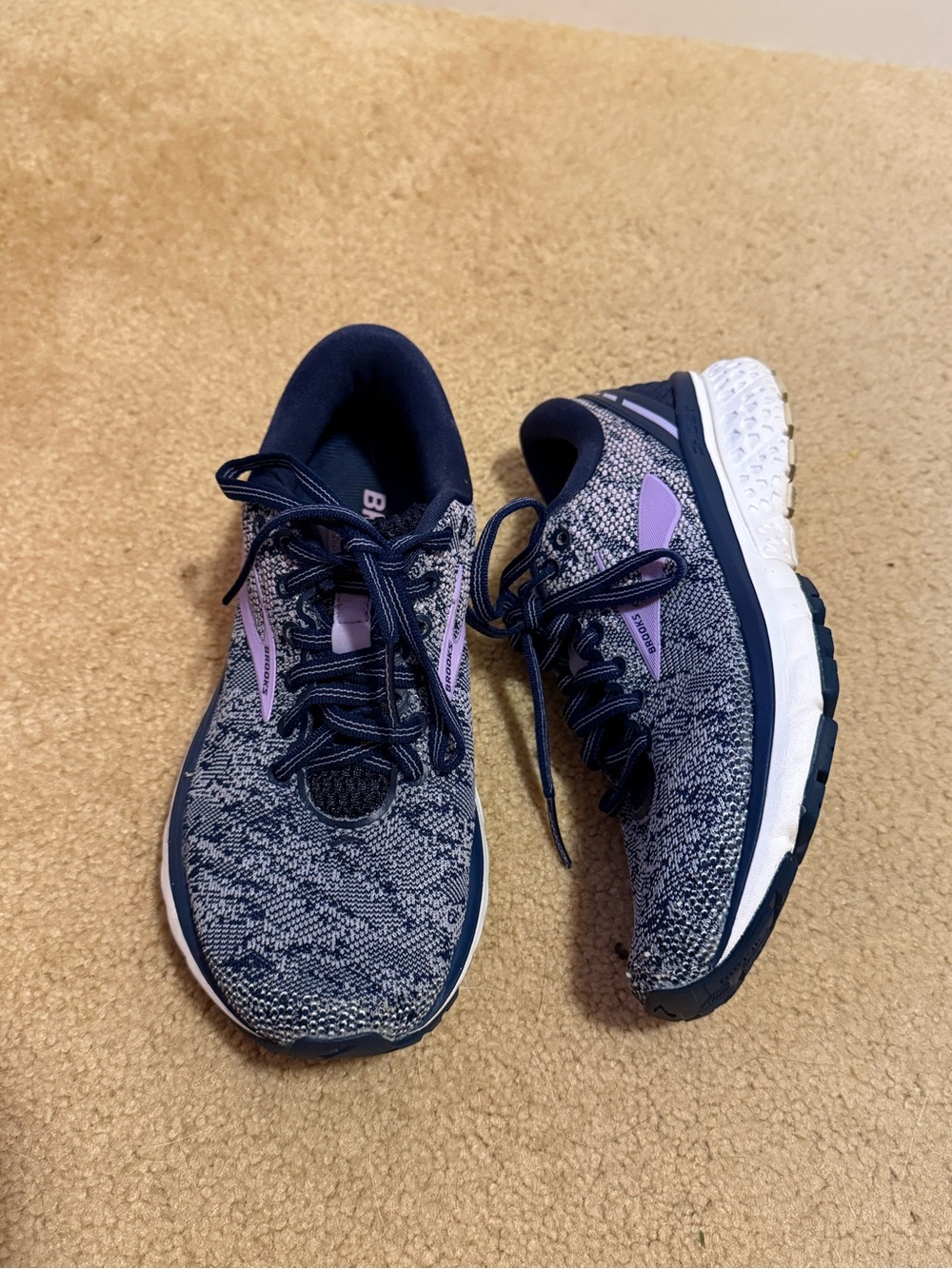 Brooks Ghost 11 Women’s Running Shoes – Size 5.5